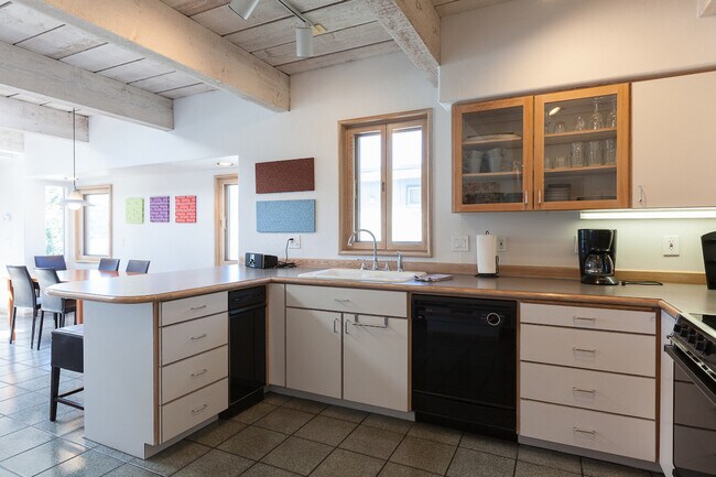 Building Photo - 1015 Lincoln St Rental
