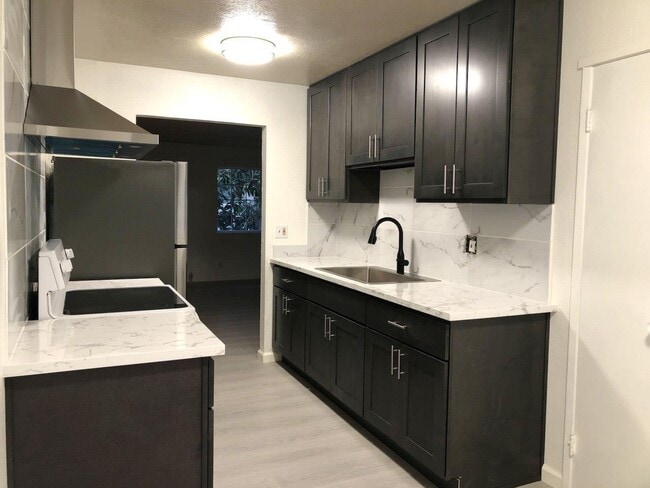 Building Photo - 5702 Tucson Dr