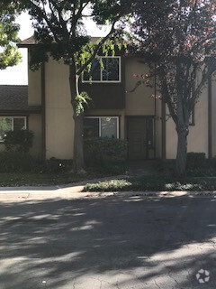 Building Photo - SHOWING FRI, 11/15 @ 11:30AM, SAT, 11/16 @... Rental