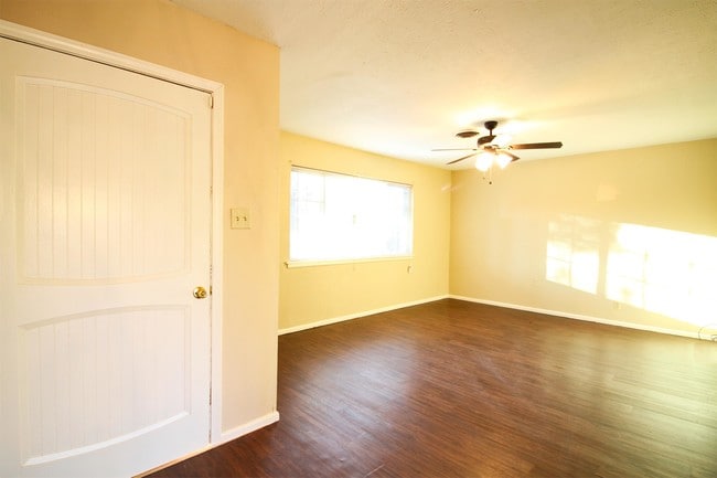 Photo - 7917 Hermitage Dr