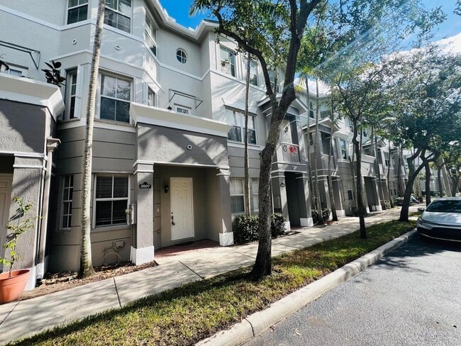 Building Photo - 3510 Shoma Dr