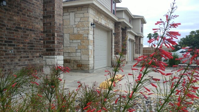 Building Photo - 422 Stone Drive Unit 4 Rental