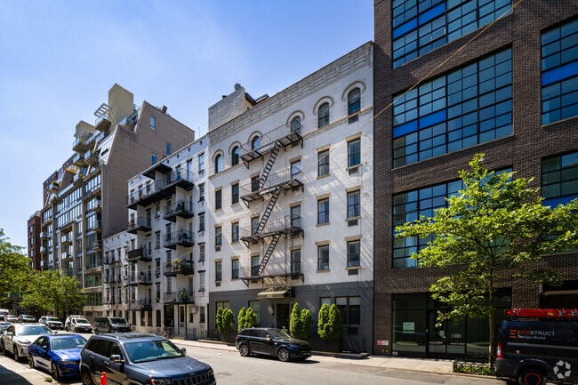 Photo - 452 W 19th St