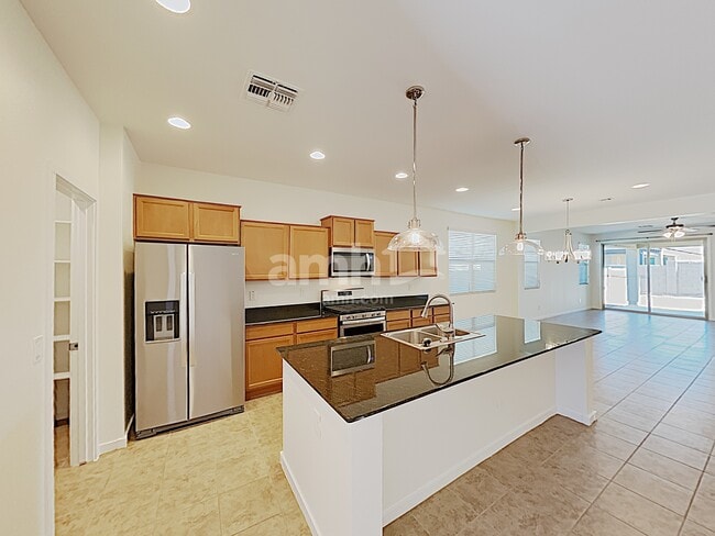 492 W Tenia Trail