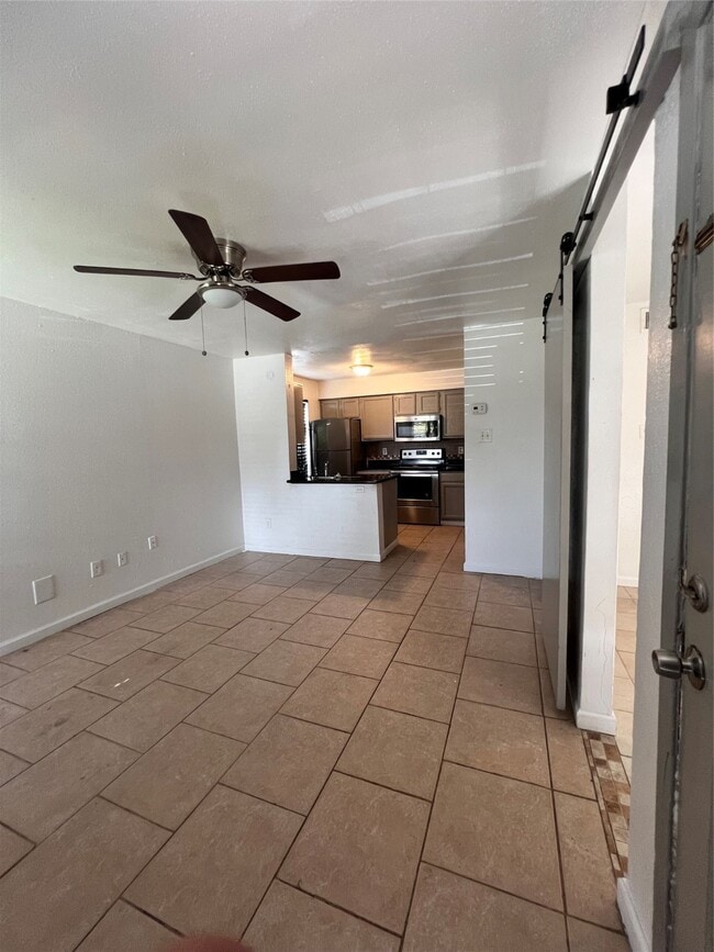 Building Photo - 3900 Woodchase Dr Unit False