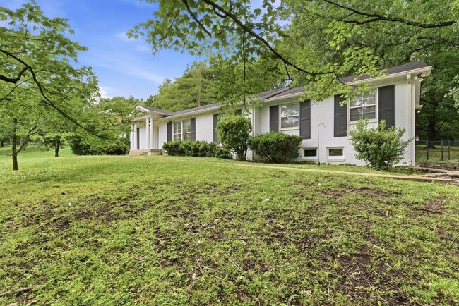 Photo - Spacious Ranch Home with Screened Porch & Large Yard in West Nashville
