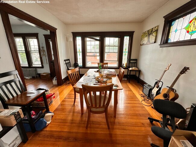 Photo - 21 Tip Top St Unit 2