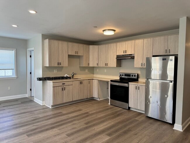 Building Photo - 41 Oldfields Rd Unit 6