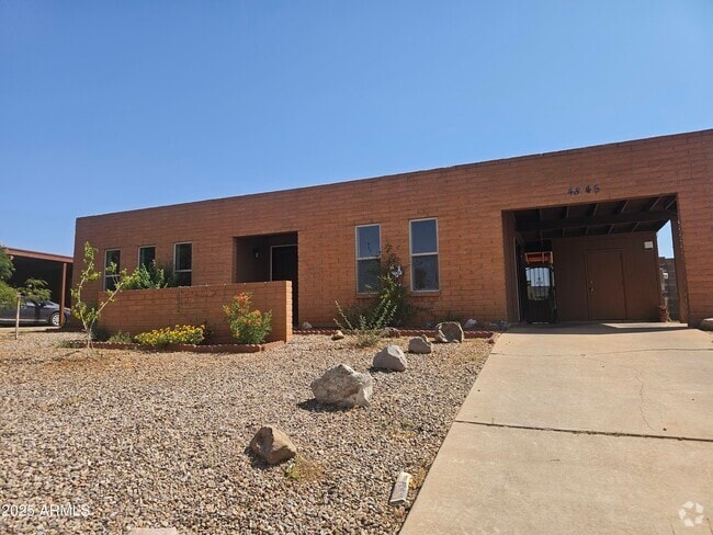 Building Photo - 4845 Pso La Paz Rental