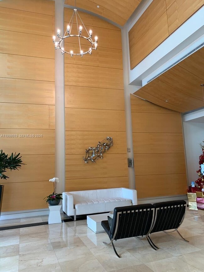 Photo - 350 NE 24th St Unidad 609