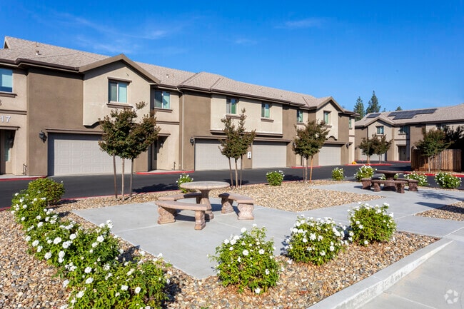 Maroa Court Apartments