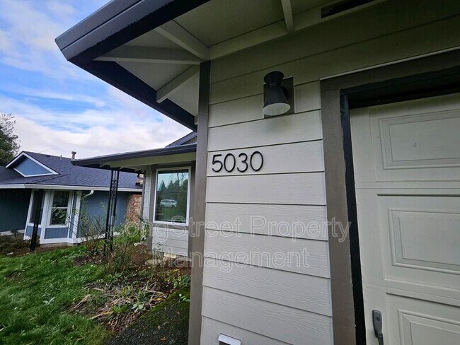 Photo - 5030 NE Roselawn St