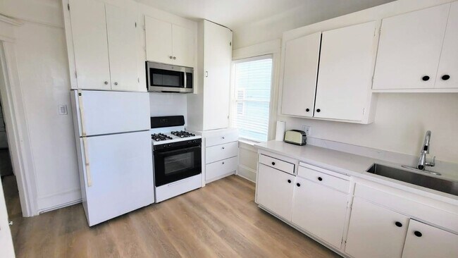 Photo - 2112 Ashby Ave Apartments Unit C
