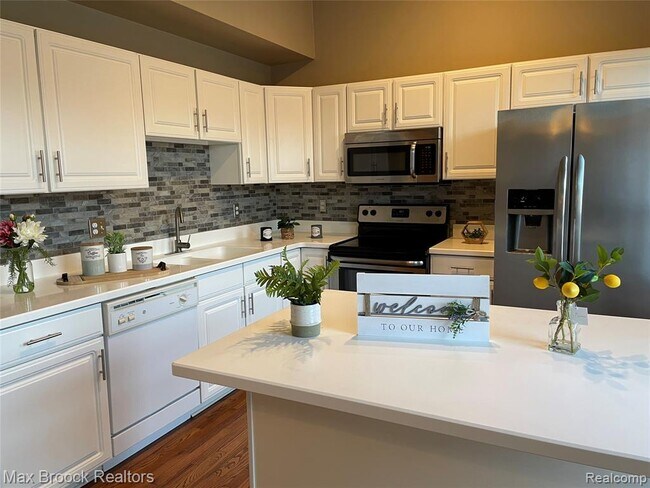 Photo - 924 Sandalwood Dr