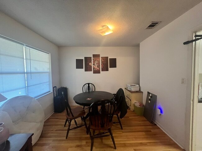 Photo - 206 N Lipona Rd