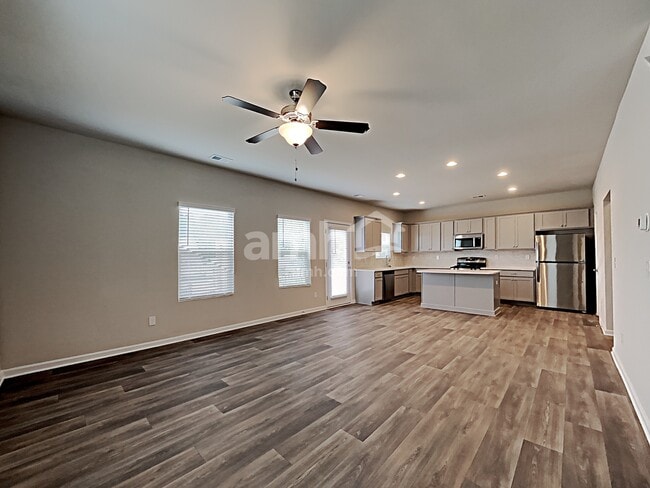 Photo - 358 Winston Cir