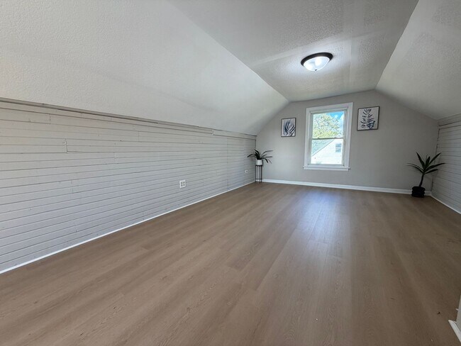 Photo - Remodeled 3 bed, 1 bath home for rent in E...