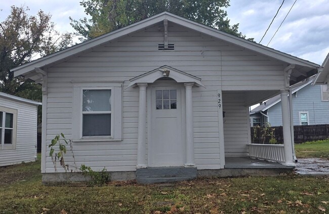 Building Photo - Remodeled 2 Bedroom 1 Bathroom home for $795!