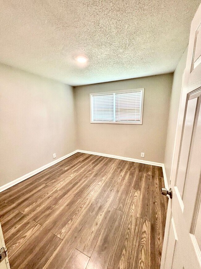 Photo - 2215 Sutton Dr