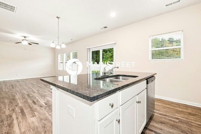 Photo - 4 Bedroom Pet-Friendly Home in Charlotte, NC with Main Street Renewal