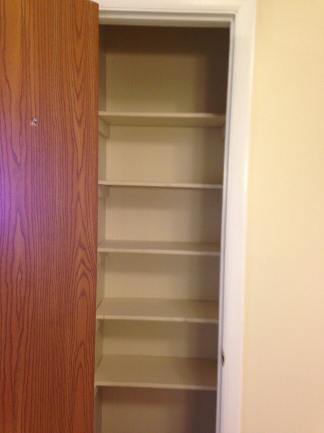 Pantry - 211 Tower Dr Unit 112