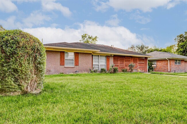 Photo - 230 Bizerte St