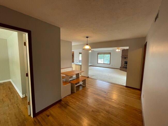 Photo - 140 Seneca Ln