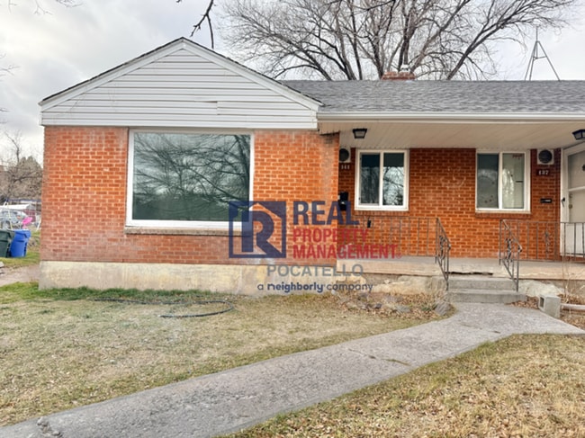 Building Photo - 3 Bedroom 1 Bath Apartment - newly remodeled