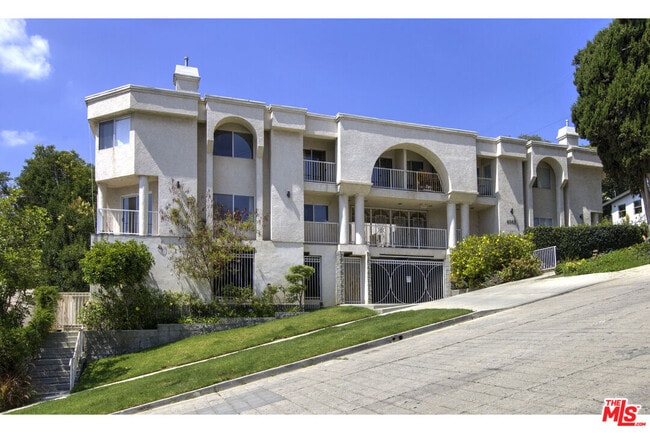 Building Photo - 4003 Sunset Dr Unit 8