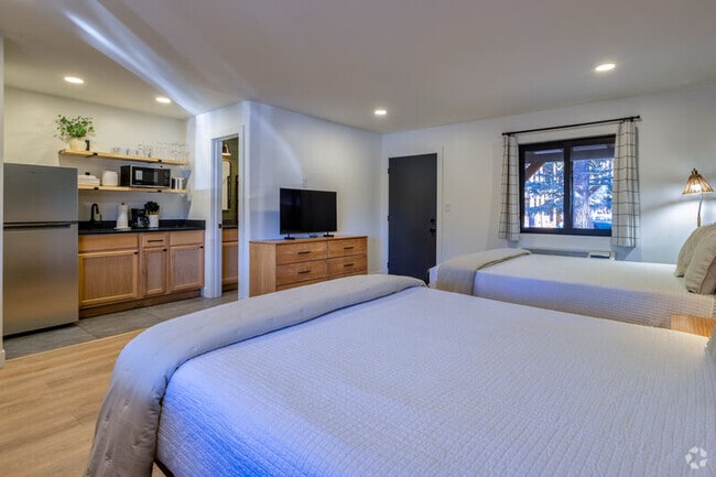 Building Photo - 1078 E White Mountain Blvd Rental