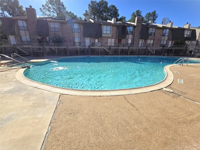 Building Photo - 1919 Place Rebecca Ln Unit H8