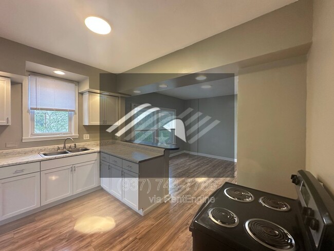 Photo - 8 E Hillcrest Ave