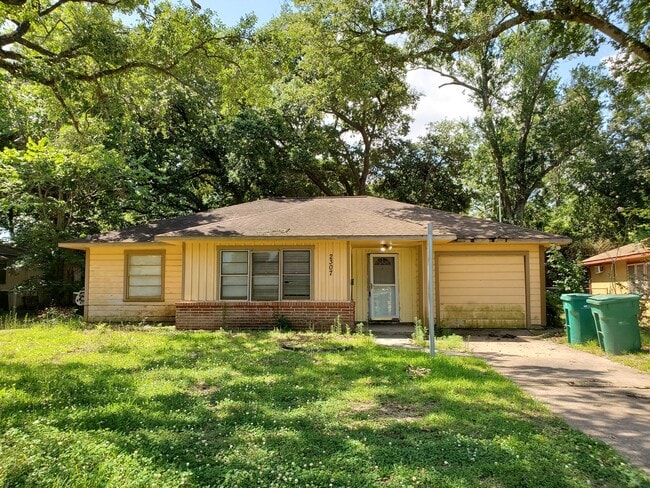 Building Photo - 2307 McKee Dr Rental