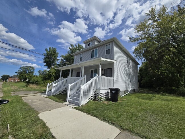 Photo - 9340 Moffat Ave