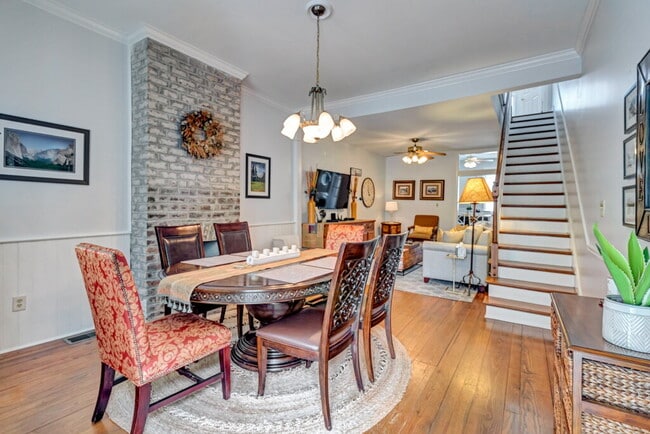 Photo - 513 E Harris St