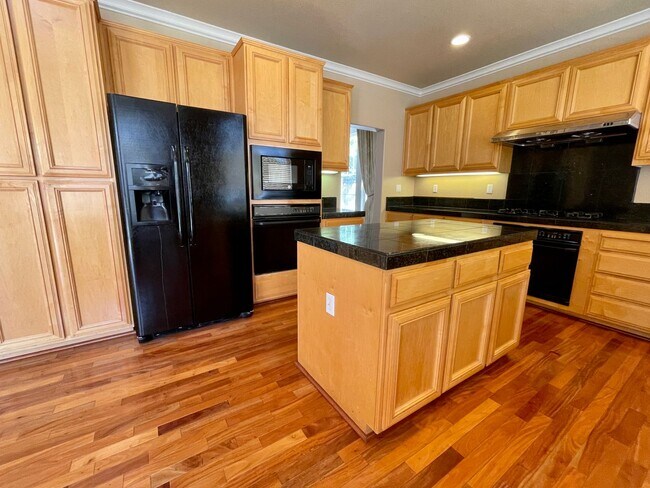 4073 Bouquet Park Ln
