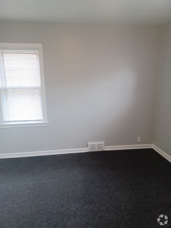 Building Photo - 6815 W Florist Ave Rental
