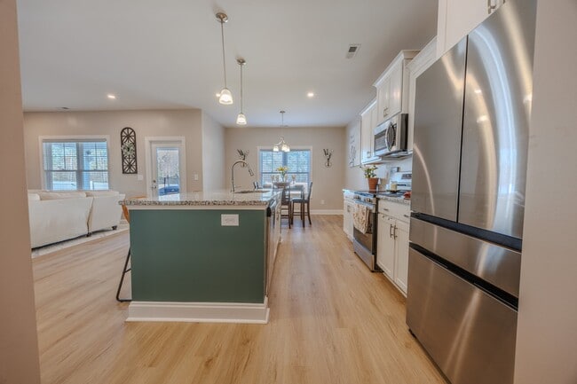 Photo - 328 Peeler Cir