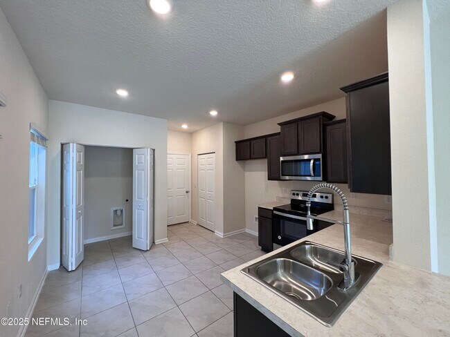 Photo - 12781 Veterans Ct