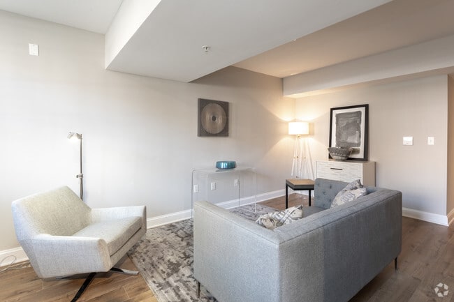 1BR, 1BA - 635 SF