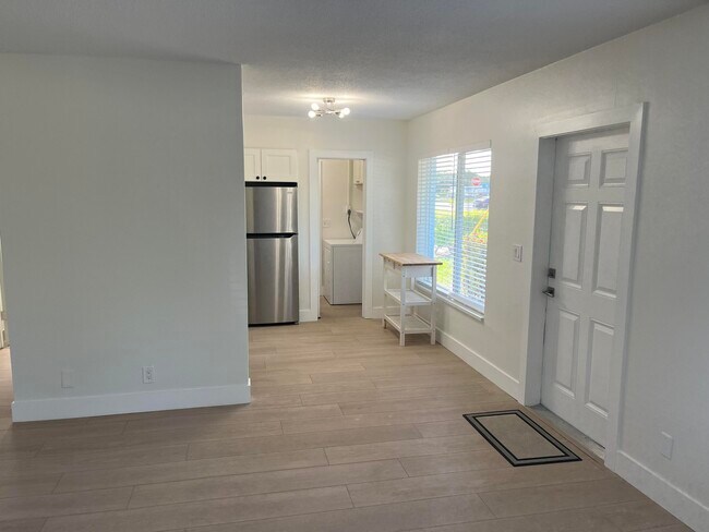 Photo - 196 NE 28th St