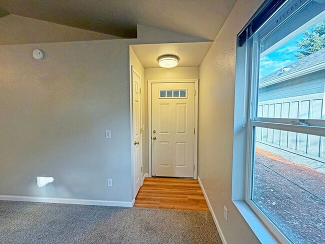 Photo - 573 Hanover St