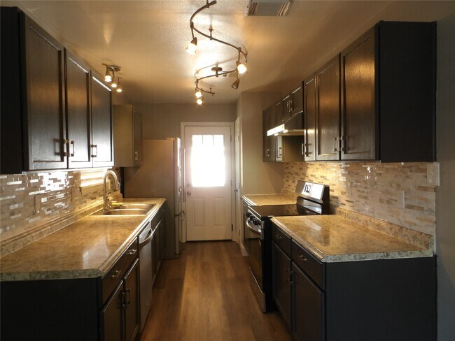 Photo - 4705 37th St E