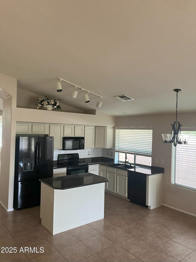 Photo - 2213 W Madre Del Oro Dr