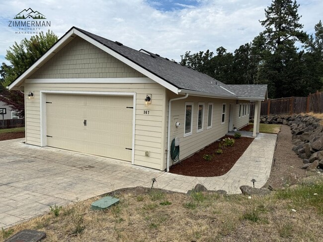 Photo - Beautiful 3 bed Home in Lowell