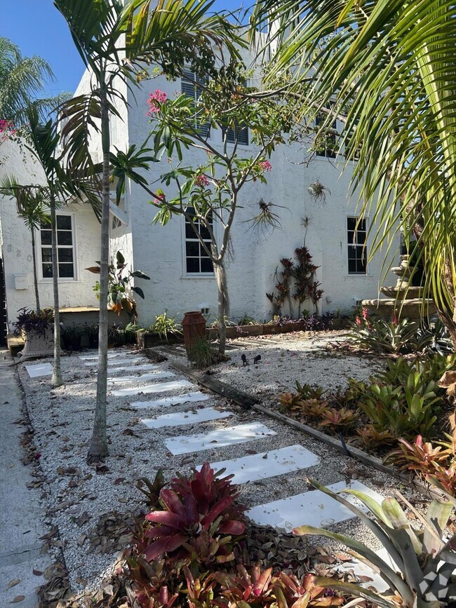 Building Photo - 820 30th St Rental