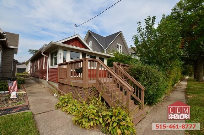 Building Photo - Downtown Bungalow