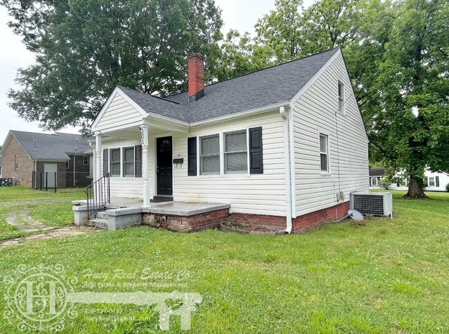 Photo - 301 E Gilbreath St