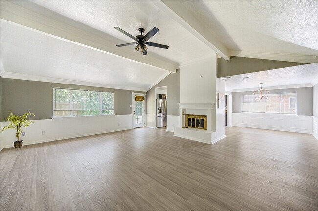 Building Photo - 2402 Strait Ln Rental