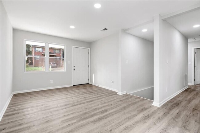 Photo - 375 Cleveland Ave SW